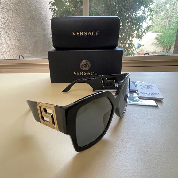 New Versace Sunglasses Black Gold Oversize Mod VE4402 - Picture 5 of 11